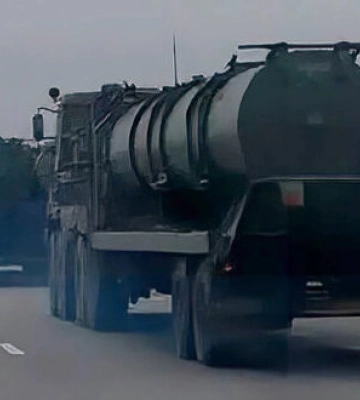 В окупованому Криму помітили російську колону з пусковими контейнерами для ЗРК С-300 