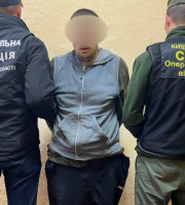 Збирав гроші під виглядом військового. Поліція Київщини викрила шахрая