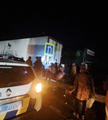 Через поломку фури трасу Київ-Чоп у гірському селі на Львівщині залило олією