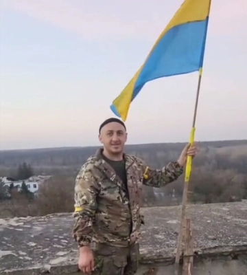 Українські військові встановили прапор у Калинівському (відео)