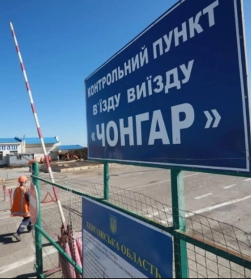 Россияне роют траншеи между Крымом и Херсонской областью (спутниковые снимки)