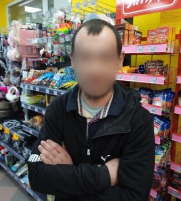 Поліція охорони Закарпаття затримала чоловіка, який вчинив крадіжку серед білого дня