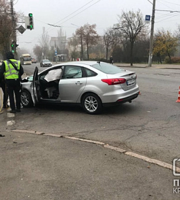 У Кривому Розі зіткнулися дві автівки