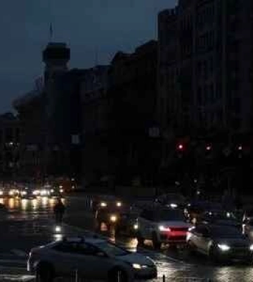 Графики не работают: энергетики продолжают задействовать аварийные отключения света в Киеве