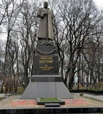 В Киеве снесут памятники двум советским военачальникам