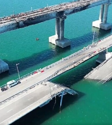 Загарбники знову призупиняють рух Кримським мостом