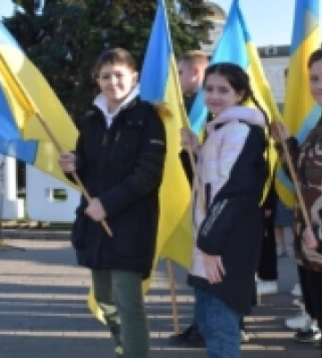 Збирали гроші на ЗСУ: у Луцьку провели патріотичний концерт