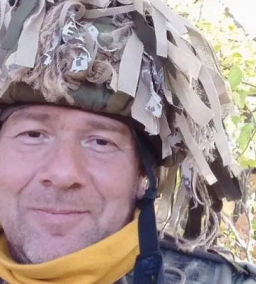 На фронті був як вчитель і батько: у Дніпрі бійця провели в останню путь 