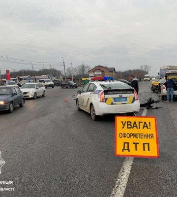На трасі біля Тернополя ускладнений проїзд через ДТП з чотирма авто