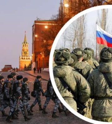 Після втрати Херсона біля Кремля поліція затримала чоловіка з плакатом &quot;Предатели, про#бали все&quot;, - росЗМІ