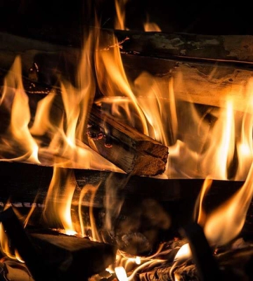 У селі під Дніпром діти намагалися згасити пожежу та опинилися у лікарні