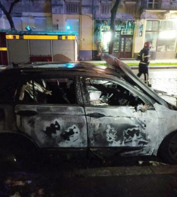 Во Львове мужчина поджег автомобиль