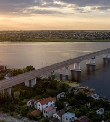 У Херсоні лунають вибухи: що відбувається біля Антонівського мосту
