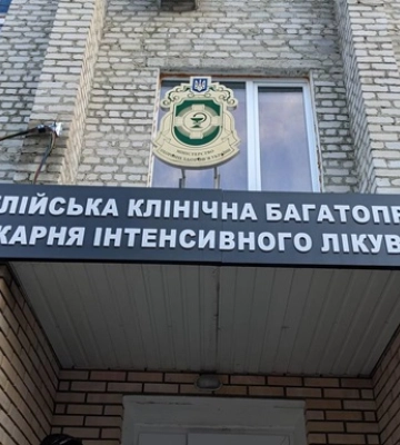 У деокупованій Балаклії після обстрілів відбудовують центральну лікарню