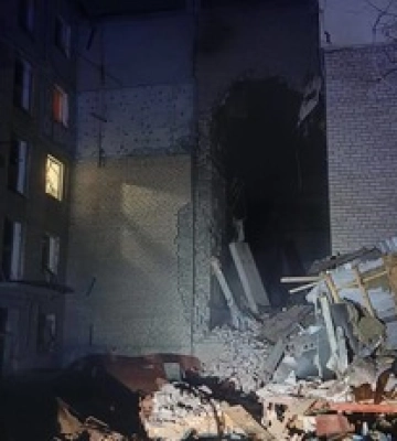 Есть погибшие и пострадавшие: враг попал по пятиэтажке в Николаеве, фото
