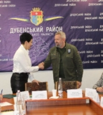 Для надання соціальних послуг жителям Дубенщини передали три ноутбуки