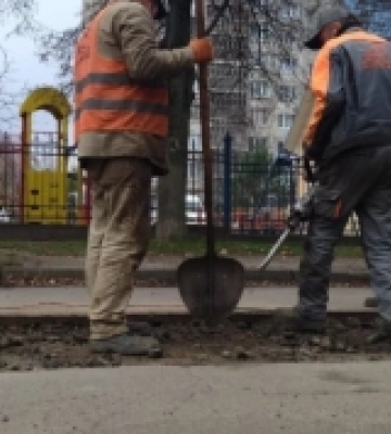 У Луцьку проводять ямковий ремонт доріг перед зимою