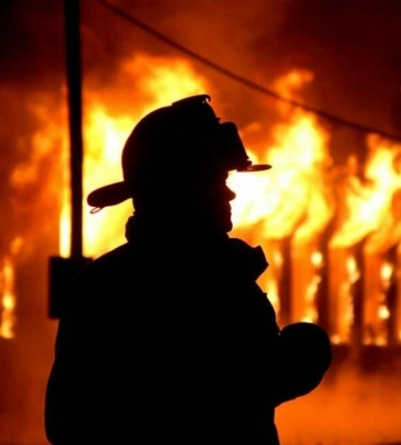 Поблизу Львова під час пожежі в будинку ледь не згоріла жінка