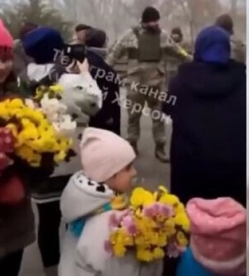 Жители села Борозенское в Херсонской области встречают освободителей. ВИДЕО
