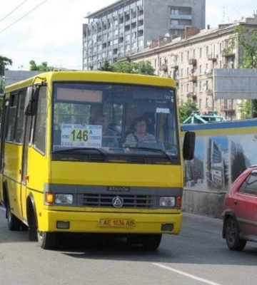 У Дніпрі під час руху задимився автобус №146