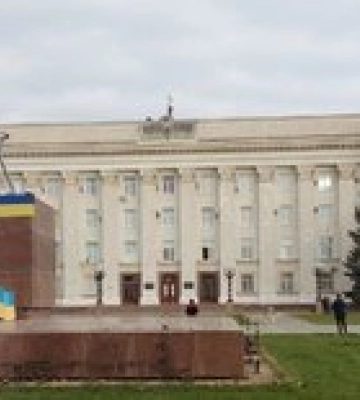 Украинские флаги вернулись в центр Херсона: фото