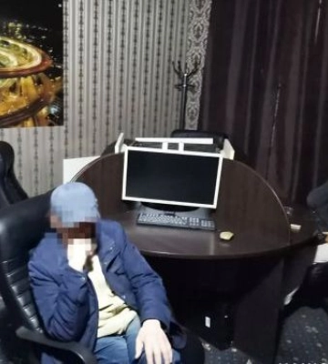 У запорізькій багатоповерхівці діяв підпільний гральний заклад із суворою конспірацією - фото