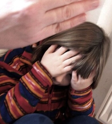 В Днепре отчим жестоко избил свою 12-летнюю падчерицу