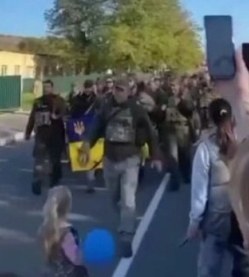 Колонна украинских воинов в Херсоне. ВИДЕО
