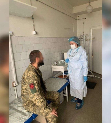 COVID-19 на війні: у Дніпрі врятували українського бійця з 80% поразкою легень