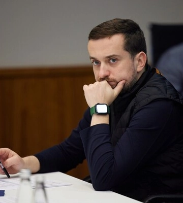Волонтери шукають авто для фронту, а Тимошенко їздить у гуманітарному Tahoe – Bihus.Info