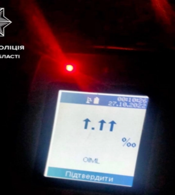 Drager знову «показав у небо»: у Луцьку п&#039;яний водій Mazda влетів у Ford