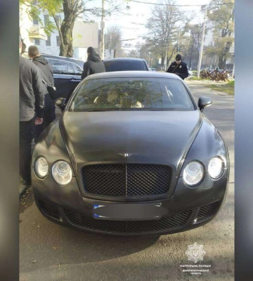 Ездила с поддельными документами: в Днепре задержали нарушительницу на Bentley (Фото)