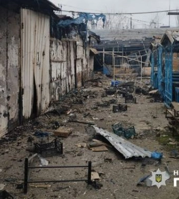 У Запорізькій області через російські обстріли сталася масштабна пожежа на ринку - фото
