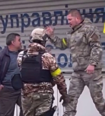 Прапор України з’явився на будівлі обласного управління поліції у Херсоні - відео