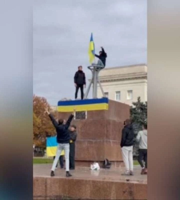 ВСУ зашли в Херсон: радостные жители встречают освободителей