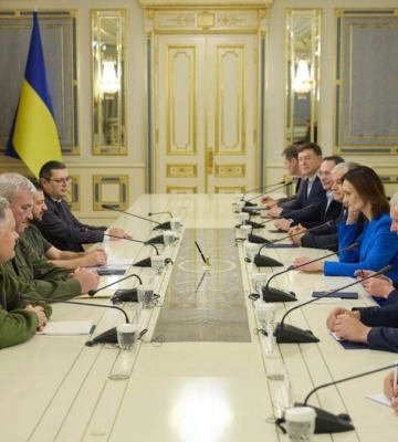 Зеленський на зустрічі зі спікером сейму Литви: Саме на відновлення України мають бути спрямовані заарештовані та заморожені&amp;hellip;