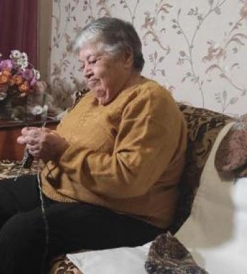 Задля перемоги робимо все. 83-річна Аделя Вагнер з Кривого Рогу плете шкарпетки для ЗСУ