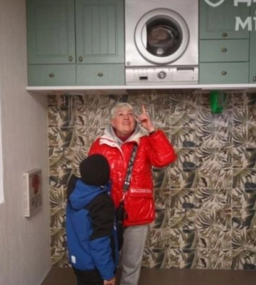 В Дніпрі у парку Зелений гай з’явився Будинок догори дриґом: як він виглядає (Фото)