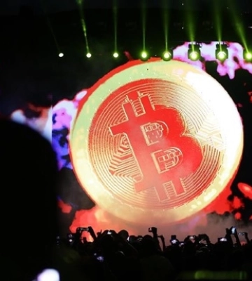 Курс Bitcoin обвалився до мінімуму за два роки