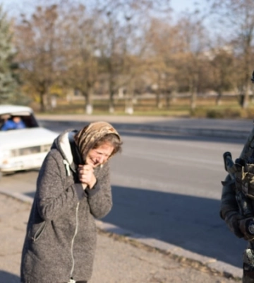 Коли «солдати плачуть»: як жителі Снігурівки зустрічали ЗСУ (фотосвідчення)