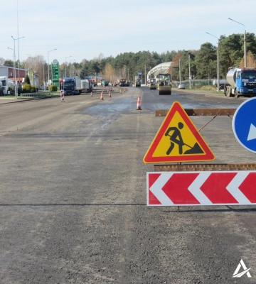 На під’їзді до ПП «Ягодин» асфальтують дорогу