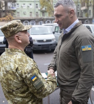 Влада Києва передала прикордонникам ще 50 мікроавтобусів