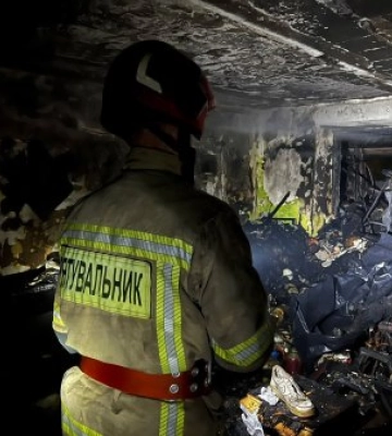 Загинув чоловік, троє людей травмовано: на Закарпатті горіла багатоповерхівка (ФОТО)