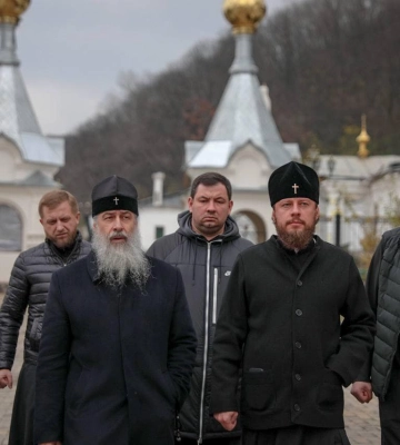 Архиереи и священники Киевской епархии УПЦ доставили более 30 тонн гуманитарной помощи в Святогорскую лавру