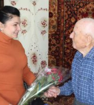 Фронтовику  на його століття дякували  за уроки мужності