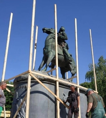 В Одесской области памятник Суворову перенесут на территорию водоканала 