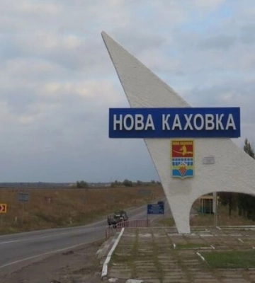 Росіяни тікають із Нової Каховки під залпи української артилерії: відео