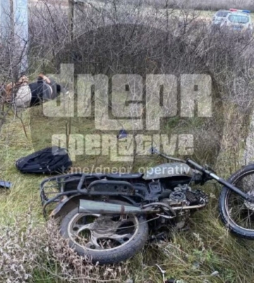 На Дніпропетровщині мотоцикліст розбився на смерть, врізавшись в електроопору