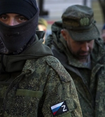 Тепер із лівого берега Дніпра: окупанти знову евакуюють «адміністрацію» Каховки