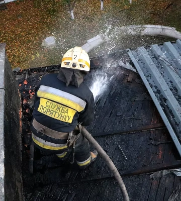 У Дніпрі масштабна пожежа охопила офісну будівлю